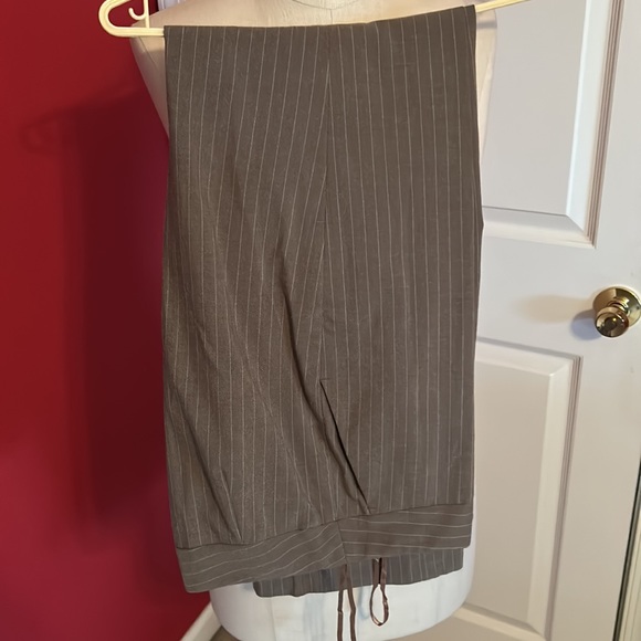Jones NY Pants Suit - Picture 4 of 6
